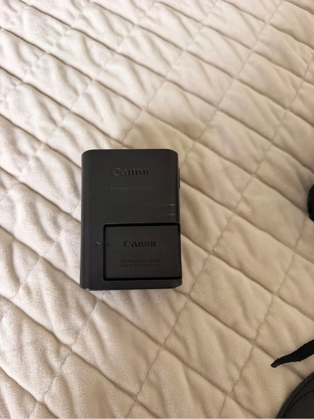 Canon EOS M200 Mirrorless camera with EF-M 15-45mm lense- Black